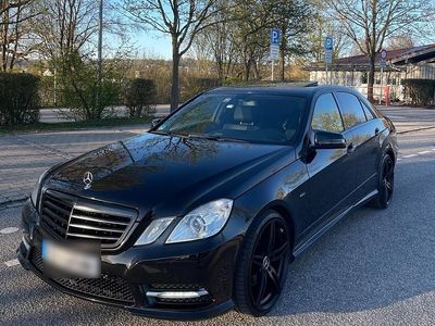 Gebraucht Mercedes E220 Avantgarde 170 PS (125 kW) 2012 Schwarz Limousine