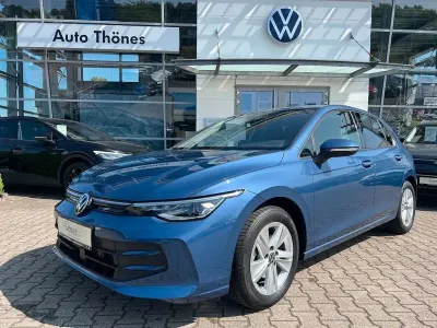 Gebraucht VW Golf VIII Life 116 PS (85 kW) 2025 Blau Limousine