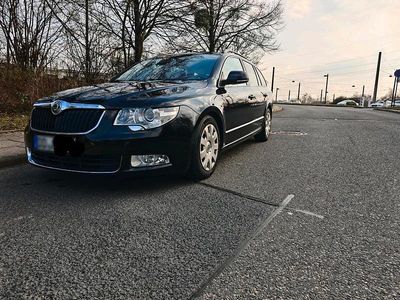 Gebraucht Skoda Superb 140 PS (102 kW) 2013 Schwarz Kombi