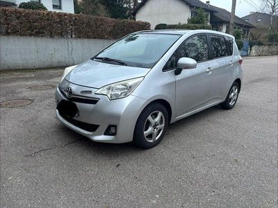 Gebraucht Toyota Verso-S 122 PS (89 kW) 2014 Grau Van / Kleinbus