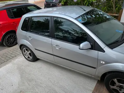 Gebraucht Ford Fiesta 70 PS (51 kW) 2005 Silber Kleinwagen