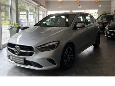 Gebraucht Mercedes B180 Advanced 136 PS (100 kW) 2025 Hightechsilber metallic Kleinwagen