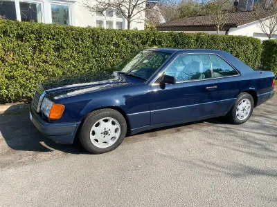 Gebraucht Mercedes E300 179 PS (131 kW) 1989 Blau Coupé