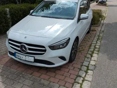 Gebraucht Mercedes B200 150 PS (110 kW) 2022 Weiß Kleinwagen