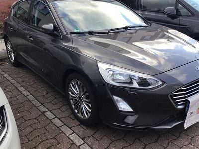 Gebraucht Ford Focus Titanium 125 PS (91 kW) 2019 Grau Limousine