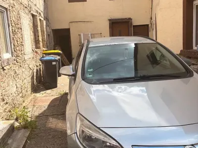 Gebraucht Opel Astra 140 PS (102 kW) 2011 Silber Kombi