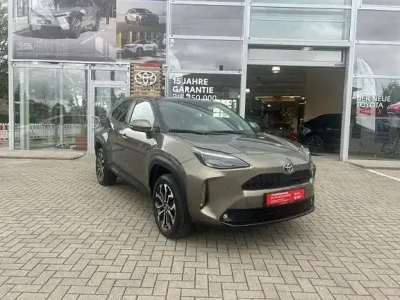 Gebraucht Toyota Yaris Hybrid Connect Style 116 PS (85 kW) 2023 Manganbronze metallic