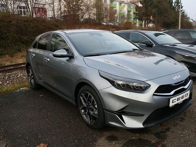 Neu Kia Ceed Style 140 PS (102 kW) 2025 Lunarsilber metallic Kleinwagen