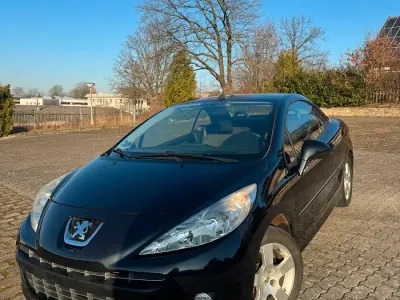 Gebraucht Peugeot 207 CC 120 PS (88 kW) 2011 Schwarz Cabrio