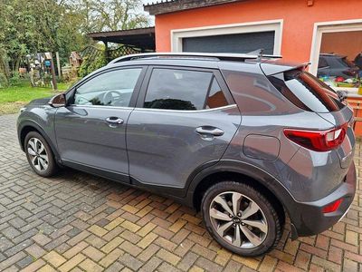 Grau Gebraucht 2021 Kia Stonic Spirit SUV | 16.000 € (Etwas zu teuer)
