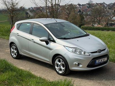 Gebraucht Ford Fiesta Titanium 97 PS (71 kW) 2011 Silber Kleinwagen