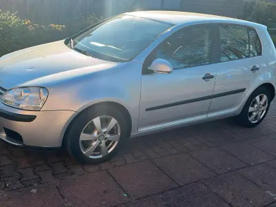 Usata VW Golf V 102 CV (75 kW) 2005 Argento Utilitaria
