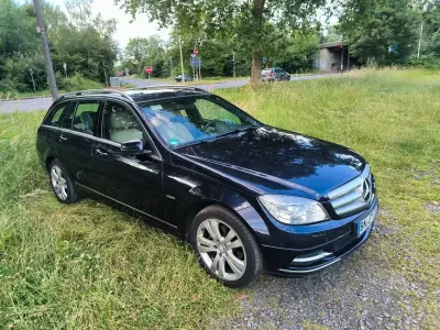Gebraucht Mercedes C180 156 PS (114 kW) 2010 Blau Limousine