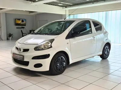 Gebraucht Toyota Aygo Cool 68 PS (50 kW) 2009 Weiß Kleinwagen