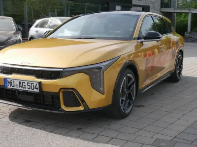 Gebraucht Kia K4 GT-Line 179 PS (131 kW) 2026 Sparkling gelb metallic Limousine