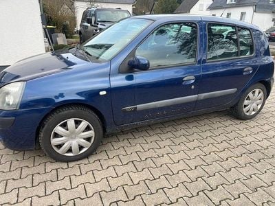 Blau Gebraucht 2004 Renault Clio II Dynamique Limousine | 1.000 € (Fairer Preis)