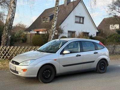 Gebraucht Ford Focus Ghia 101 PS (74 kW) 2001 Silber Limousine