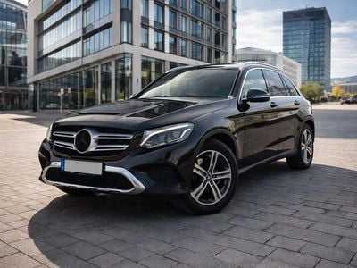 Używany Mercedes GLC250 211 KM (155 kW) 2018 Czarny SUV