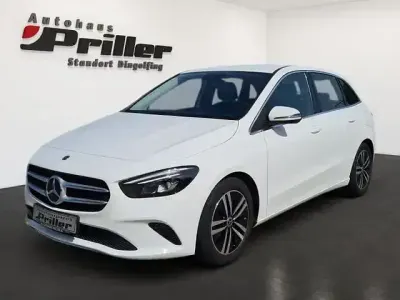 Używany Mercedes B220 Progressive 190 KM (139 kW) 2022 Biały Minivan