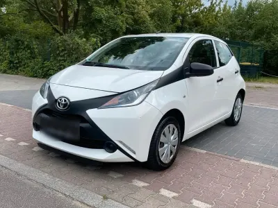Gebraucht Toyota Aygo 70 PS (51 kW) 2015 Weiß Kleinwagen