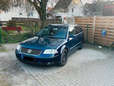 Gebraucht VW Passat 131 PS (96 kW) 2001 Blau Kombi