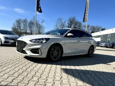 Begagnad Ford Focus ST-Line 155 HK (114 kW) 2021 Vit Kombi