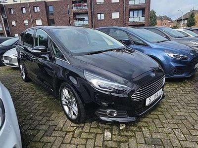 Schwarz Gebraucht 2019 Ford S-MAX Titanium Van / Kleinbus | 24.990 € (Fairer Preis)