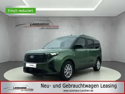 Gebraucht Ford Tourneo Courier Titanium 125 PS (91 kW) 2025 Bursting green Van / Kleinbus