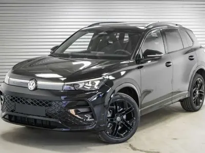 Uusi VW Tiguan R-line 193 HP (141 kW) 2025 Musta Katumaasturi