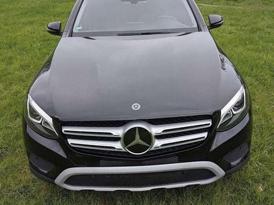 Używany Mercedes GLC250 211 KM (155 kW) 2019 Czarny SUV