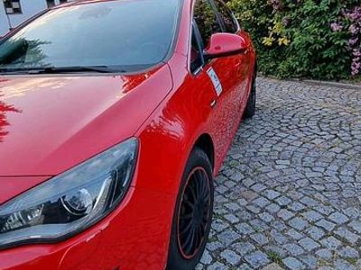 Usata Opel Astra 160 CV (117 kW) 2010 Rosso Berlina