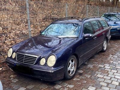 Gebraucht Mercedes E220 Avantgarde 143 PS (105 kW) 2002 Violett Limousine