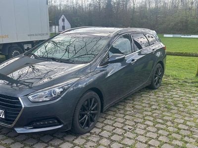 Usado Hyundai i40 Trend 141 HP (103 kW) 2016 Cinzento Sedan