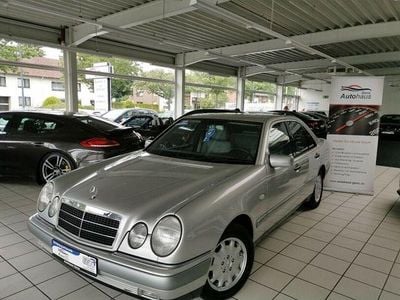 Gebraucht Mercedes E200 136 PS (100 kW) 1995 Silber Limousine