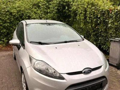 Gebraucht Ford Fiesta 82 PS (60 kW) 2011 Grau Kleinwagen