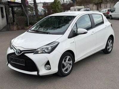 Gebraucht Toyota Yaris Hybrid Comfort 75 PS (55 kW) 2015 Weiß Limousine