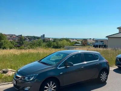 Gebraucht Opel Astra 125 PS (91 kW) 2012 Grau Limousine