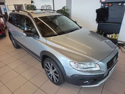 Gebraucht Volvo XC70 Momentum 181 PS (133 kW) 2016 Silber Kombi