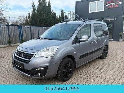 Gebraucht Peugeot Partner Tepee Allure 110 PS (80 kW) 2018 Blau Van / Kleinbus
