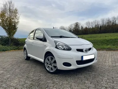 Gebraucht Toyota Aygo Cool 68 PS (50 kW) 2010 Weiß Kleinwagen