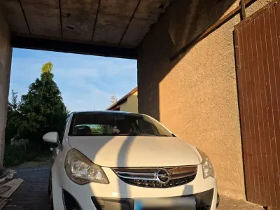 Gebraucht Opel Corsa Edition 69 PS (50 kW) 2011 Weiß Kleinwagen
