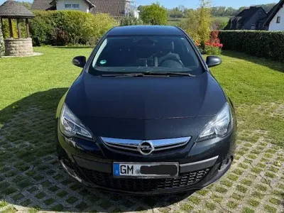 Gebraucht Opel Astra GTC Edition 140 PS (102 kW) 2011 Schwarz Limousine