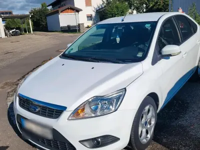 Gebraucht Ford Focus 101 PS (74 kW) 2008 Weiß Kleinwagen
