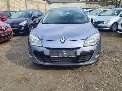 Gebraucht Renault Mégane III Dynamique 131 PS (96 kW) 2011 Blau Limousine