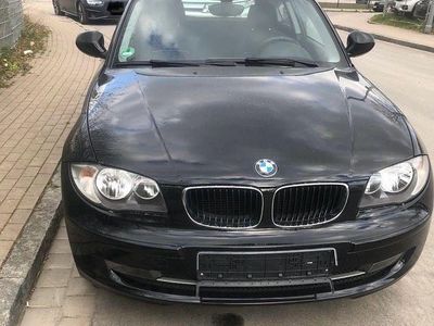 Gebraucht BMW 116 122 PS (89 kW) 2010 Schwarz Kleinwagen