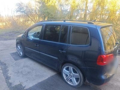 Second-hand VW Touran Trendline 105 CP (77 kW) 2010 Albastru Monovolum