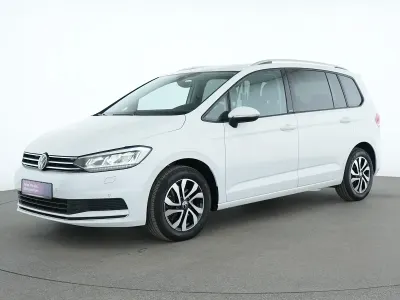 Gebraucht VW Touran Active 122 PS (89 kW) 2023 Pure white Van / Kleinbus