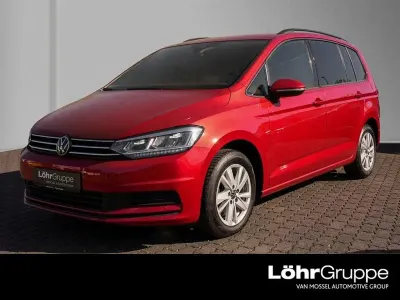 Gebraucht VW Touran Comfortline 150 PS (110 kW) 2023 Rot Van / Kleinbus