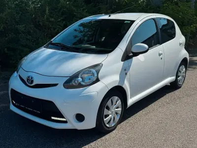 Gebraucht Toyota Aygo Cool 68 PS (50 kW) 2014 Weiß Kleinwagen