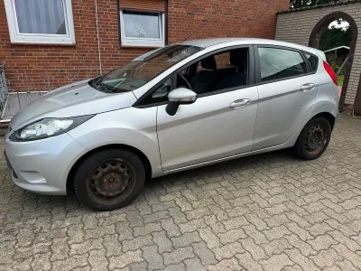 Gebraucht Ford Fiesta 75 PS (55 kW) 2011 Silber Kleinwagen